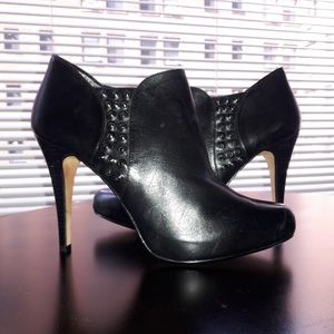 NWOB MaxStudio black leather booties 9.5M